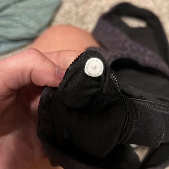 Lululemon Everlux Cut-Out Train Bra *Medium Support B/C Cups Crunch Black size 4 - Picture 7 of 7